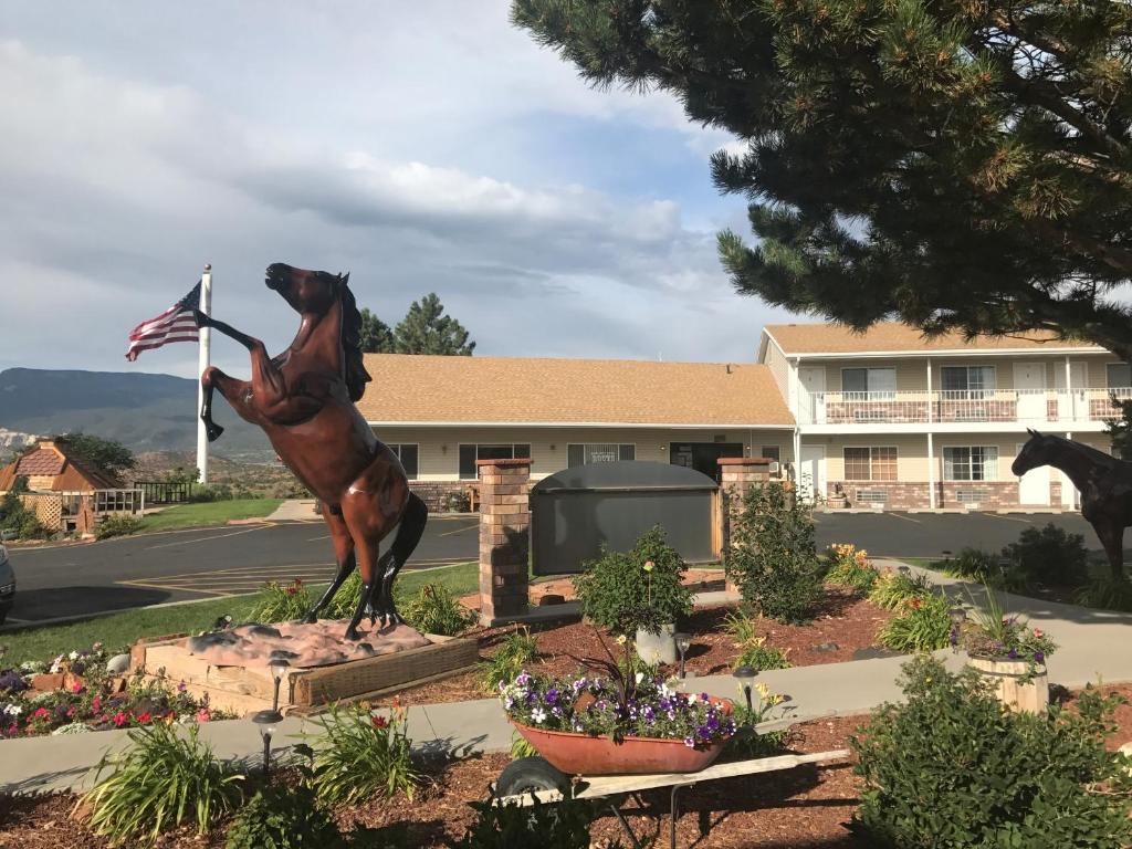 Broken Spur Inn & Steakhouse - main image