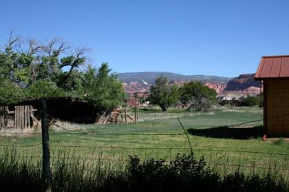 Austin's Chuckwagon Motel - image 8