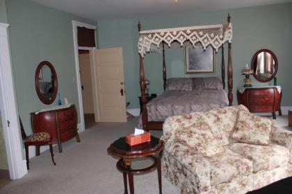 Victorian Charm Inn - image 12