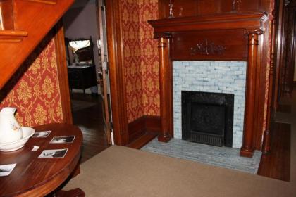 Victorian Charm Inn - image 6