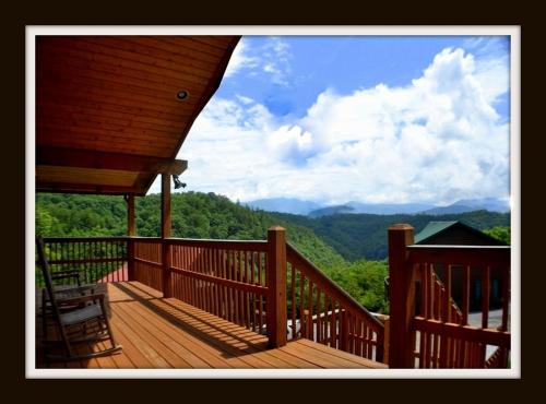 Rocky Top Rendez Cabin - main image