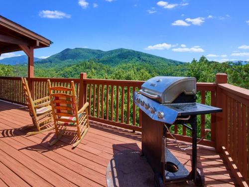 A Majestic View III 3 Bedrooms Sleeps 12 Hot Tub Air Hockey Pool Table - image 2