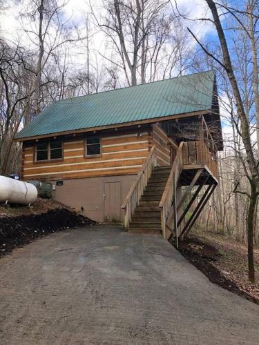 Blessed Nest Cabin - image 2