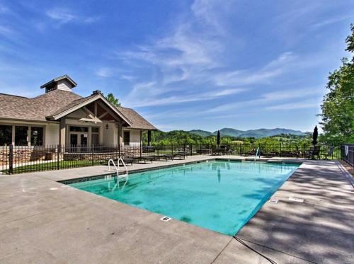 Cades Cove Paradise - Mountain Views Fire Pit Private Patio - main image