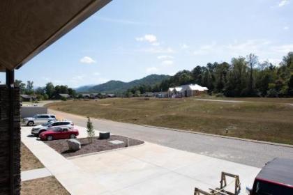 Cades Cove Paradise - Mountain Views Fire Pit Private Patio - image 2