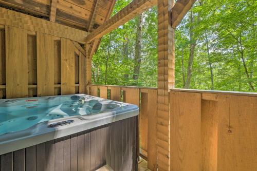 Townsend Cabin with Deck and Smoky Mountain Views - main image