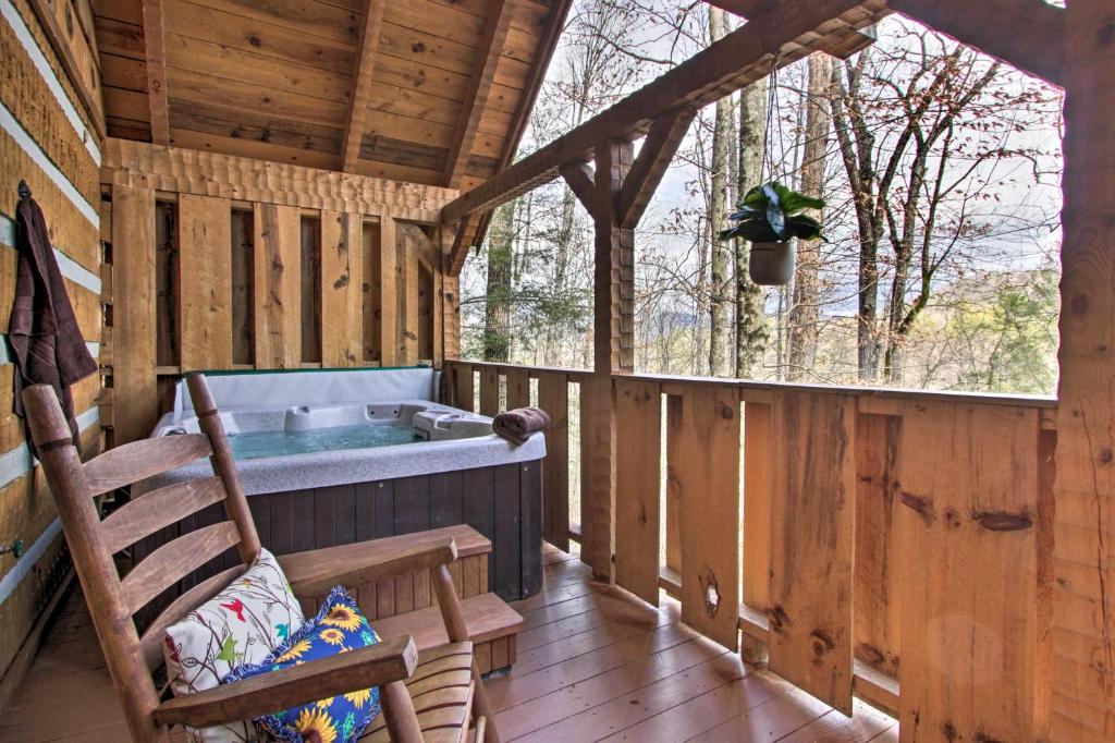 Honey Bear Pause Rural Escape with Porch and Hot Tub! - main image