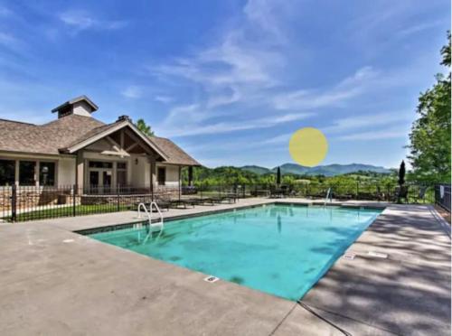 Gorgeous Cades Cove Condo with Community Pool - main image