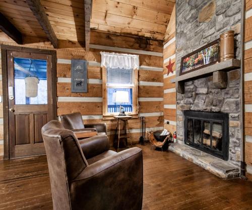 Our Blue Heaven - Secluded with a wood fireplace - image 4