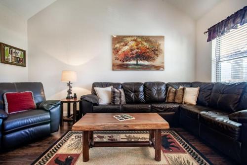 Cozy Cades Cove Condo with Community Pool - image 3