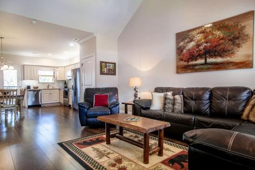 Cozy Cades Cove Condo with Community Pool - image 4