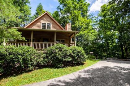 Laurel Valley Charmer with Grill and Golf Course Access - image 2