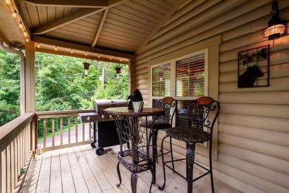 Laurel Valley Charmer with Grill and Golf Course Access - image 3