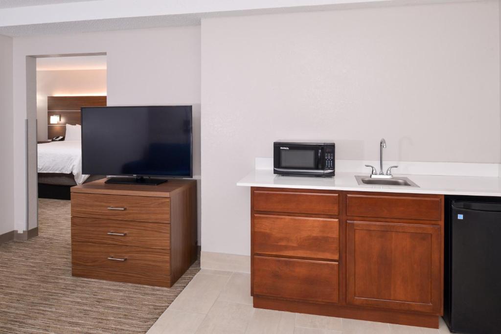 Holiday Inn Express Towson- Baltimore North an IHG Hotel - image 7