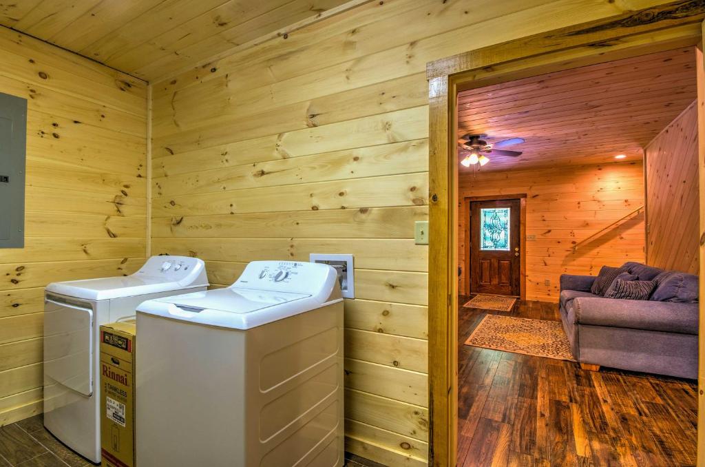 Scenic Trade Cabin with Deck near Boone and App State! - image 3