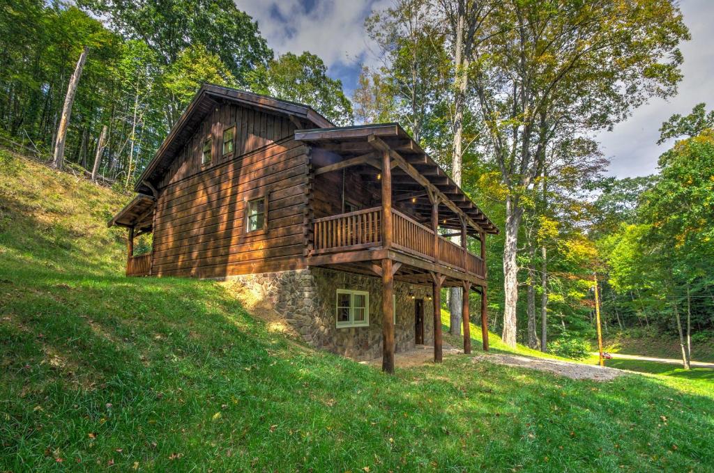 Scenic Trade Cabin with Deck near Boone and App State! - image 6