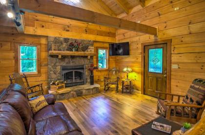 Scenic Trade Cabin with Deck near Boone and App State! - image 7