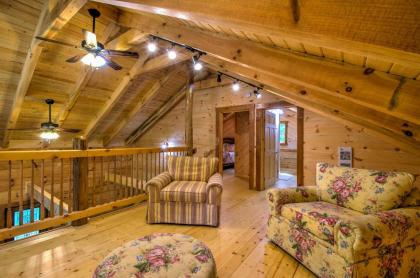 Scenic Trade Cabin with Deck near Boone and App State! - image 9