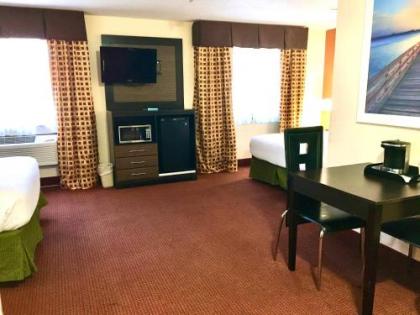 Days Inn & Suites by Wyndham Traverse City - image 3