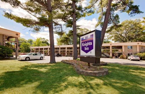 Knights Inn Traverse City - main image