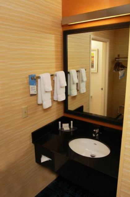 Fairfield Inn & Suites Traverse City - image 2