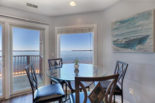 Beachside 216 with Pool Hot Tub and Private Deck Overlooking East Bay - image 2