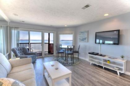 Beachside 216 with Pool Hot Tub and Private Deck Overlooking East Bay - image 4