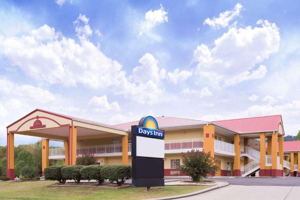 Days Inn by Wyndham Trenton - main image