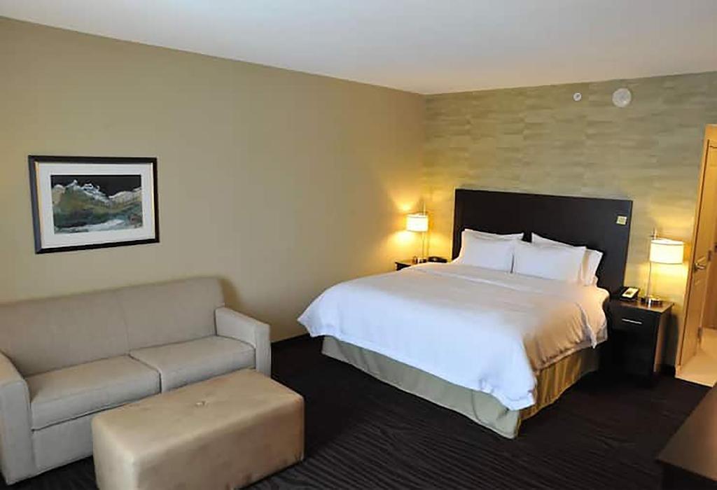 Hampton Inn and Suites Robbinsville - image 5