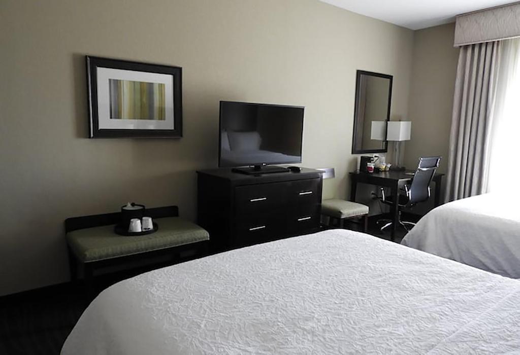 Hampton Inn and Suites Robbinsville - image 6