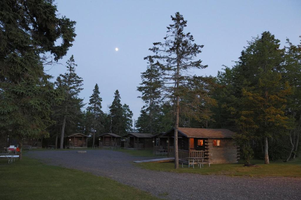 Narrows Too Camping Resort Cabin 6 - main image