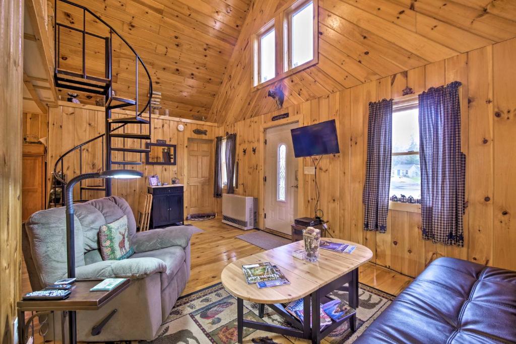 Trenton Chalet - 7 Miles to Acadia National Park! - main image