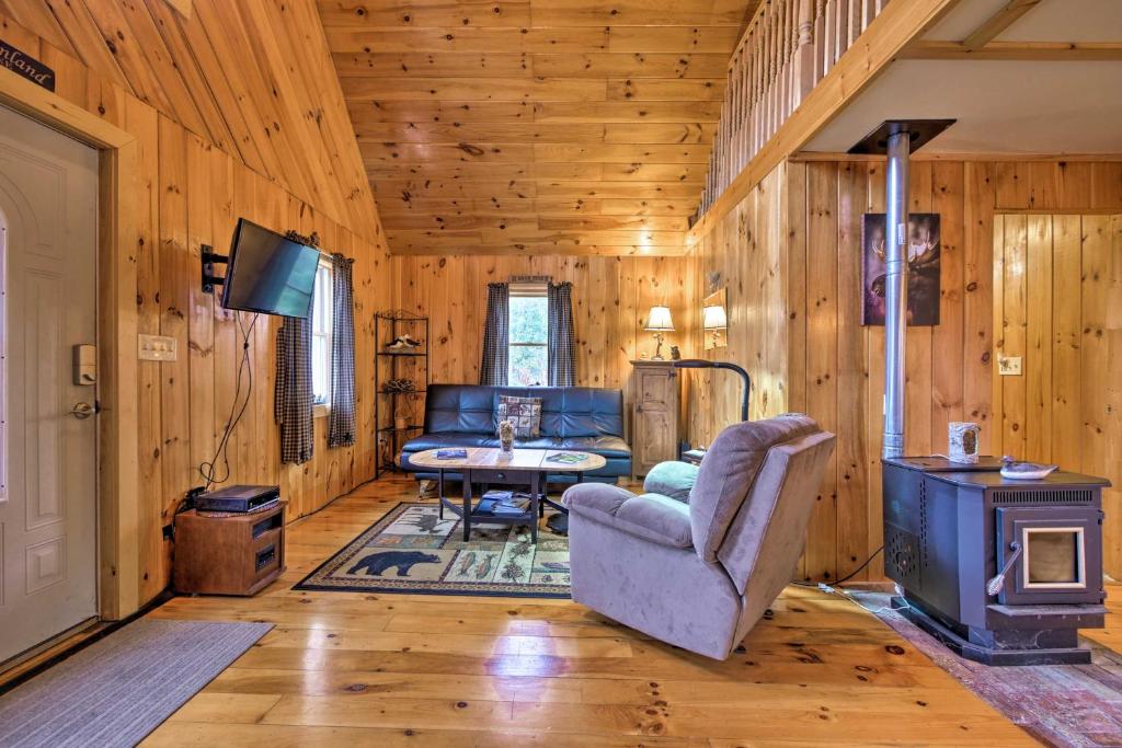 Trenton Chalet - 7 Miles to Acadia National Park! - image 4