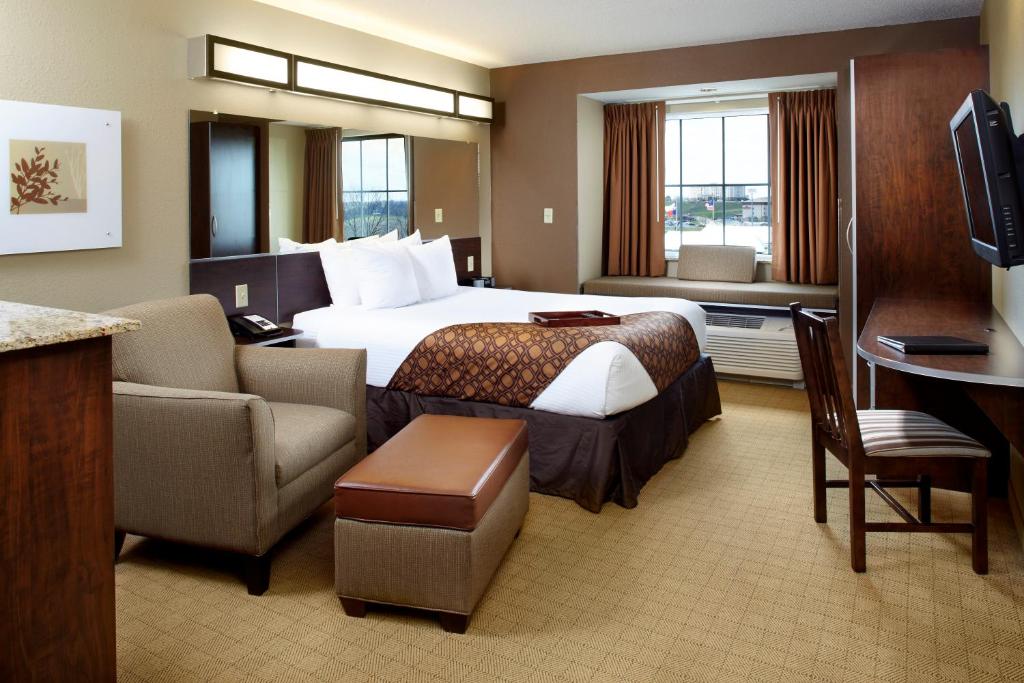 Microtel Inn & Suites by Wyndham Wheeling at The Highlands - image 3