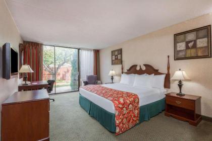 Ramada by Wyndham Triangle/Quantico - image 9