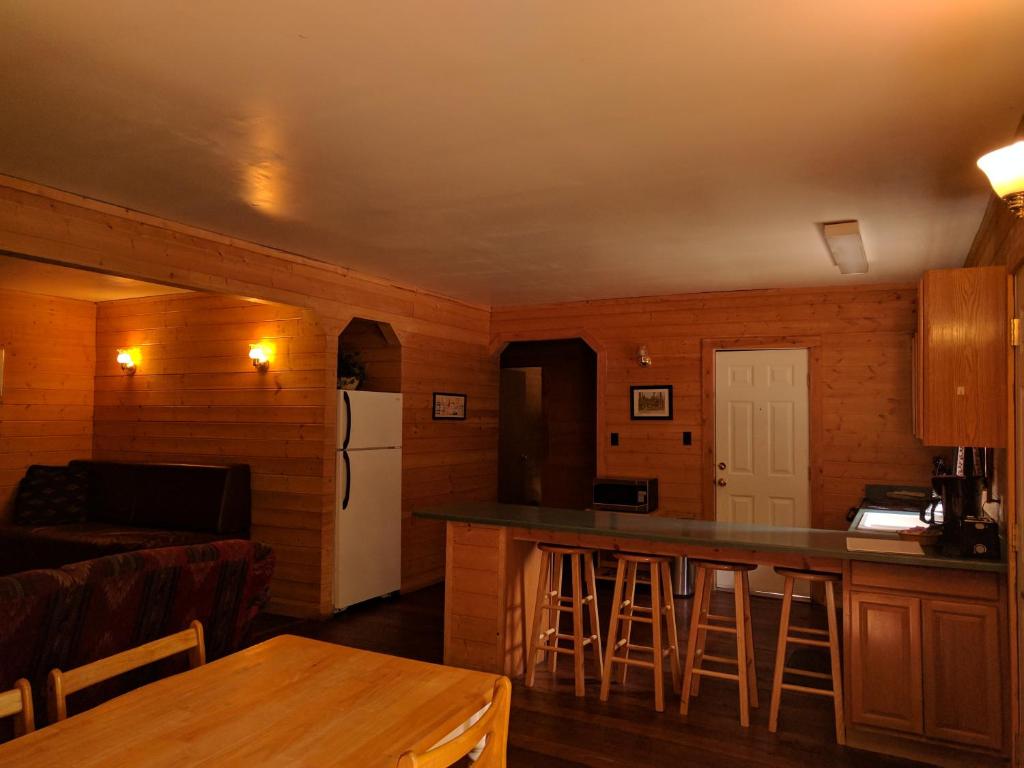 Emerald Forest Cabins - image 2