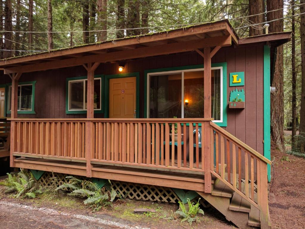 Emerald Forest Cabins - image 6