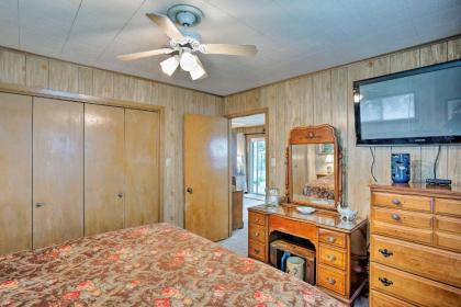 Cozy Trinidad Cabin On Cedar Creek Lake! - image 13