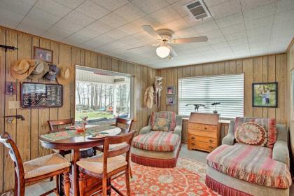 Cozy Trinidad Cabin On Cedar Creek Lake! - image 4