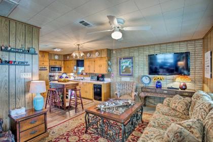 Cozy Trinidad Cabin On Cedar Creek Lake! - image 5