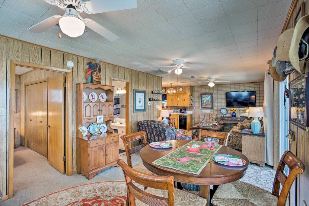 Cozy Trinidad Cabin On Cedar Creek Lake! - image 7