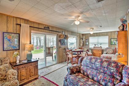 Cozy Trinidad Cabin On Cedar Creek Lake! - image 8