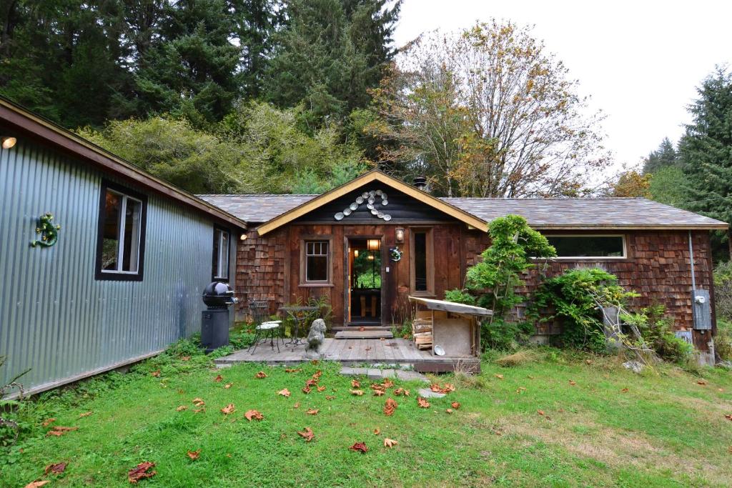 Stone Lagoon Cabin - main image