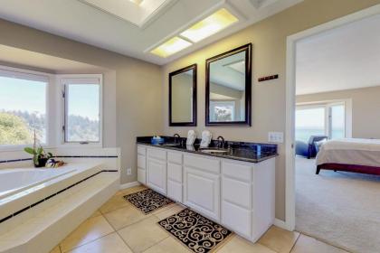 Whalerock Luxury Home - image 10