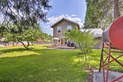 Cabin with Backyard Space - half Mi to Trinity Lake! - image 12