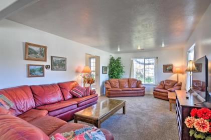 Private 2-Story Home 10 Miles to Bryce Canyon - image 14