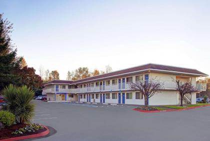 Motel 6-Troutdale OR - Portland East - image 3