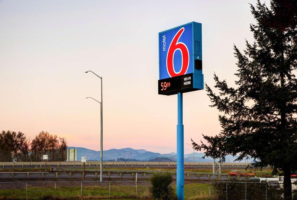 Motel 6-Troutdale OR - Portland East - image 6