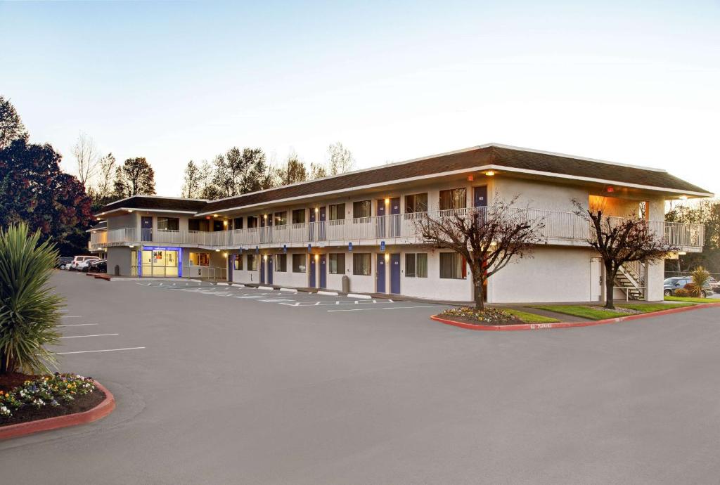 Motel 6-Troutdale OR - Portland East - image 7