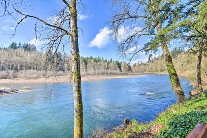 Waterfront Troutdale Hideaway Sandy River Fishing - image 3